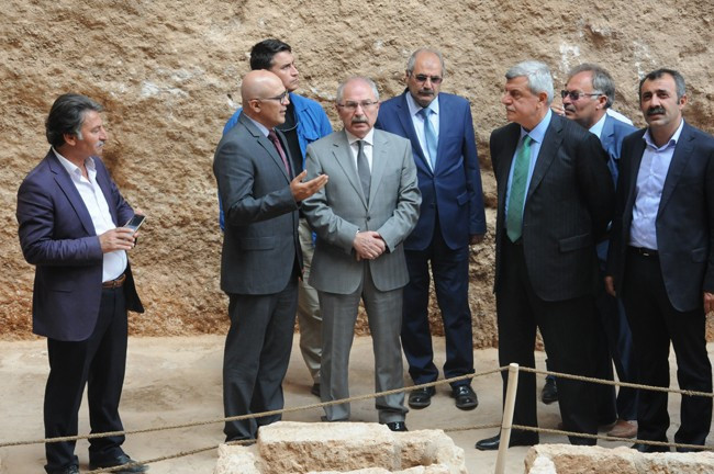 Mardin'de tarihi mezarlık ziyarete açıldı - Resim: 2