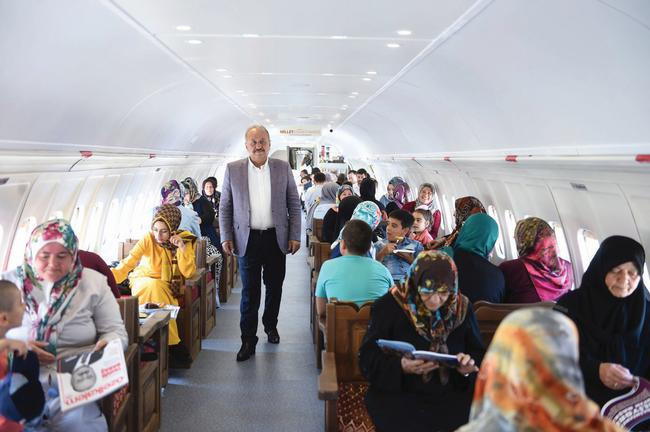 Yolcu uçağı Millet Kıraathanesine dönüştürüldü - Resim: 2