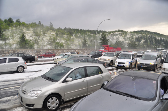 Sağanak ve dolu Ankara'yı felç etti - Resim: 1