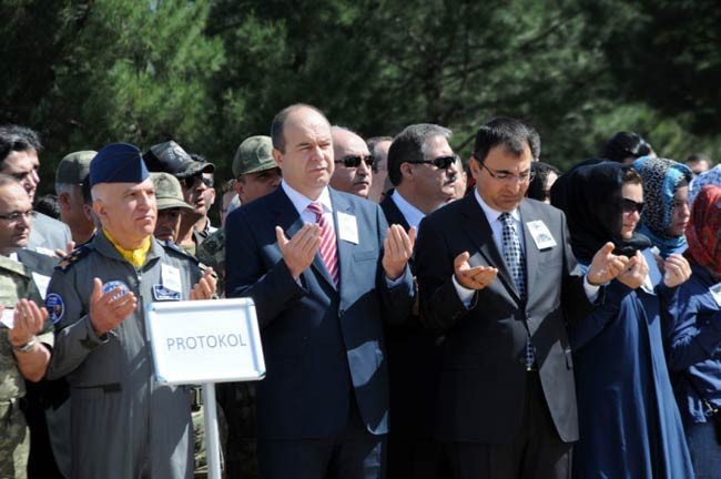 Şehit babaya yürekleri dağlayan veda - Resim: 1