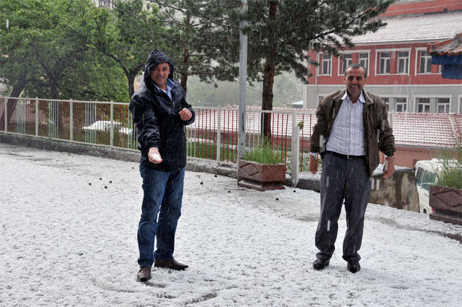 Fındık kadar dolu yağdı - Resim: 2