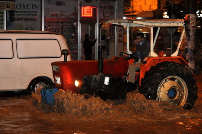 Sel Doğu'da yıkıma sebep oldu - Resim: 1