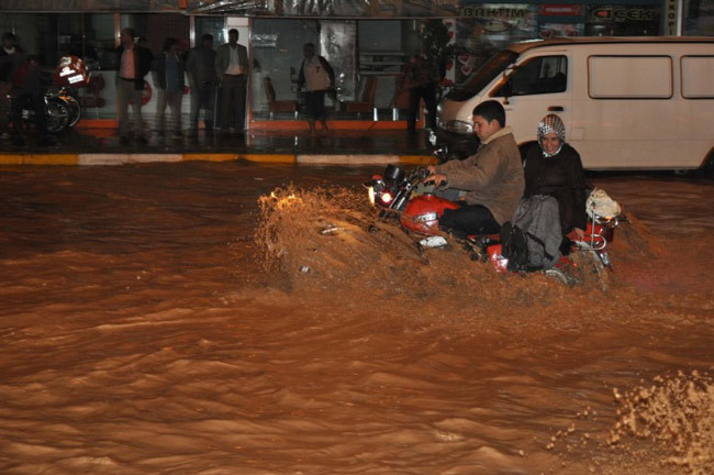 Sel Doğu'da yıkıma sebep oldu - Resim: 2