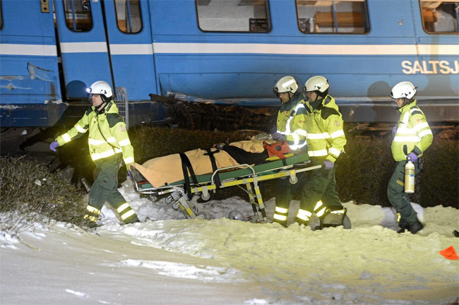 Çaldığı trenle binaya çarptı - Resim: 2