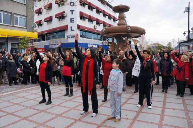 İstanbul'da yer yerinden oynadı - Resim: 3