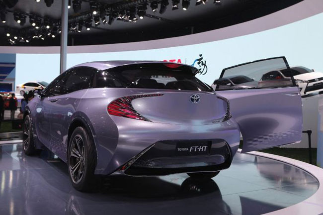 Toyota'dan 6 kişilik yeni hibrid - Resim: 4