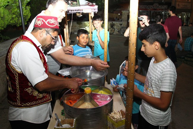 Kadir Gecesi'nde camiler doldu taştı - Resim: 1