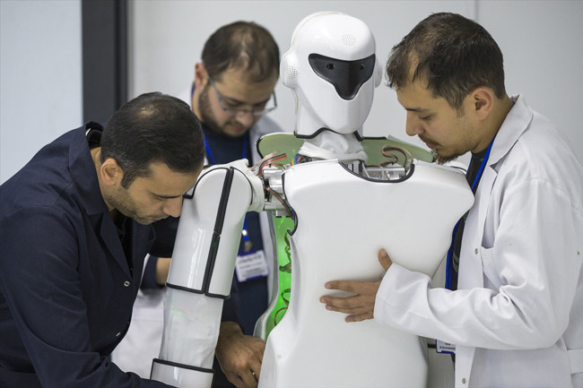Türkiye'nin ilk insansı robot fabrikası açıldı - Resim: 4