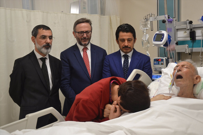 Koreli Ayla manevi babasına kapanıp ağladı hem de ağlattı - Resim: 4