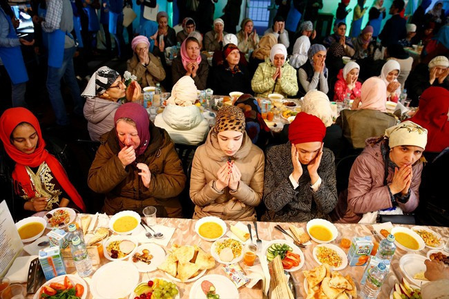 Moskova'da iftar çadırı kuruldu - Resim: 1