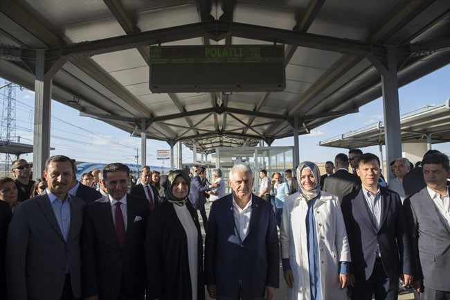 Binali Yıldırım Ankara'ya YHT ile döndü - Resim: 2