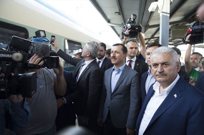 Binali Yıldırım Ankara'ya YHT ile döndü - Resim: 4