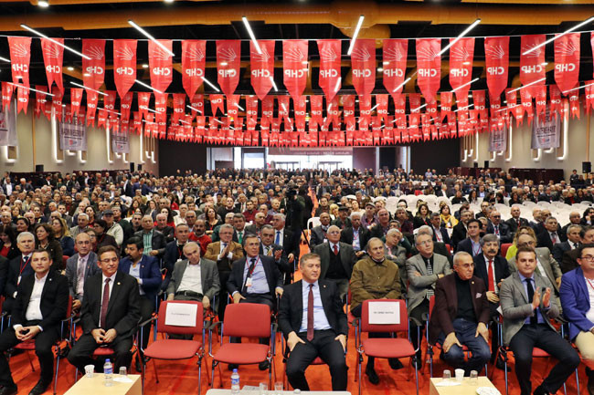 CHP Kongresinde Baykal’ın sandalyesi boş kaldı! - Resim: 3