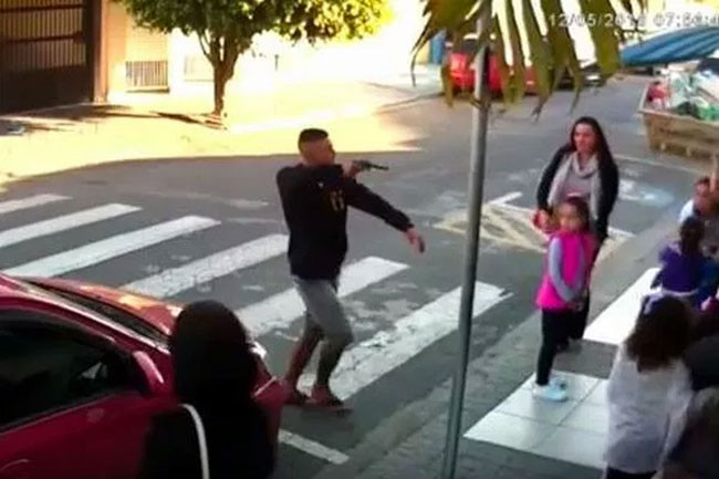 Silahlı gaspçıyı öldürdü, o görüntülerle kongre üyesi seçildi - Resim: 2