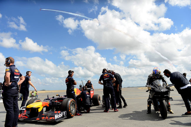 Kenan Sofuoğlu F-16 ile yarıştı! Yarışı bakın kim kazandı? - Resim: 2