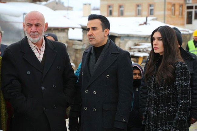 Aşk ve Mavi dizisinde bomba ayrılık! Başrol oyuncusu para için bıraktı - Resim: 4