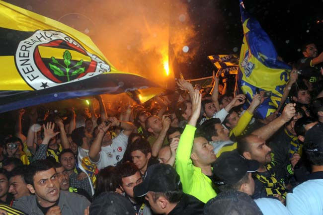 Taraftarlar şampiyonu böyle karşıladı! - Resim: 3