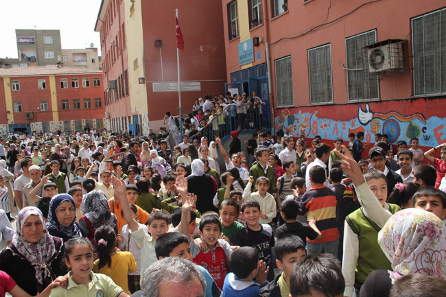Sütten zehirlenen öğrenciler hastanelik oldu - Resim: 3
