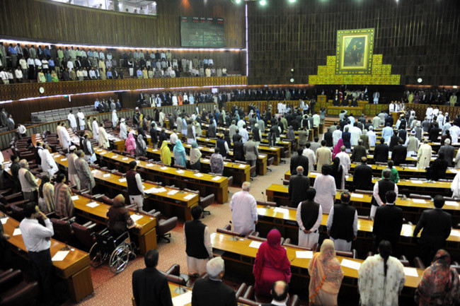 Erdoğan'a protesto gibi alkış! - Resim: 3