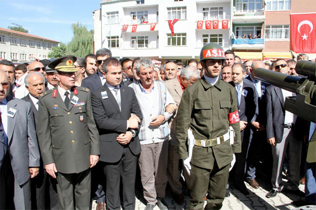 Şemdinli'yi başlarına yıkın - Resim: 1
