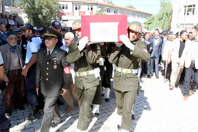 Şemdinli'yi başlarına yıkın - Resim: 2