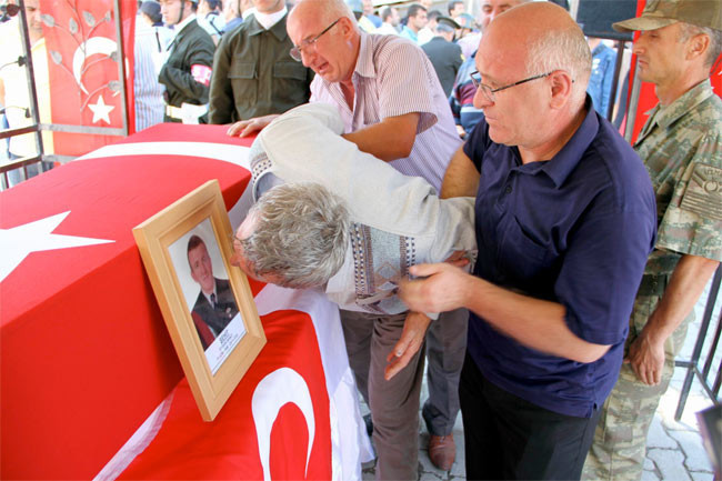 Şemdinli'yi başlarına yıkın - Resim: 4