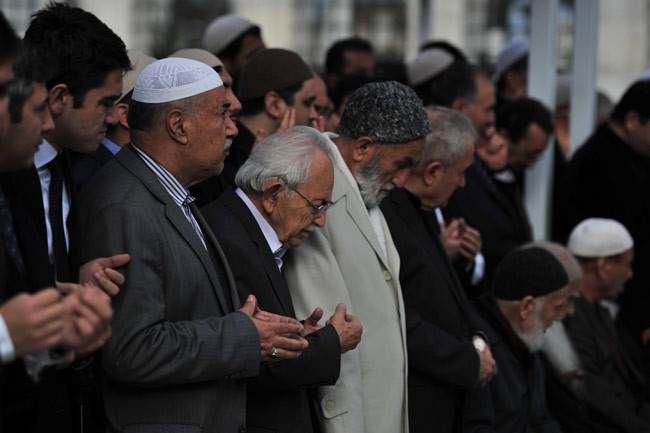 Başbakan Sungur'u son yolculuğuna uğurladı - Resim: 2