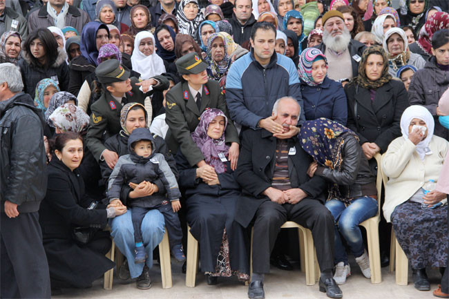 Şehit babaya son bakış yürek burktu! - Resim: 4