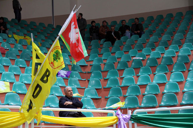 BDP Diyarbakır'da salonu dolduramadı - Resim: 4