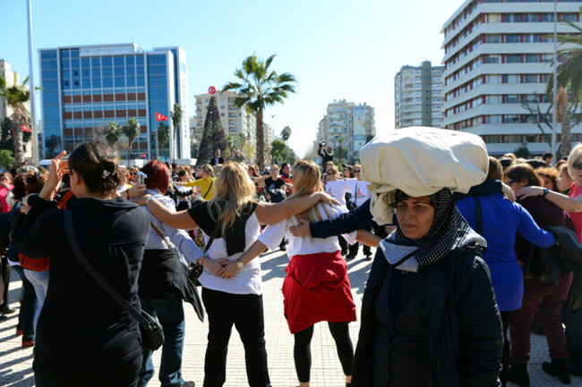 İstanbul'da yer yerinden oynadı - Resim: 4