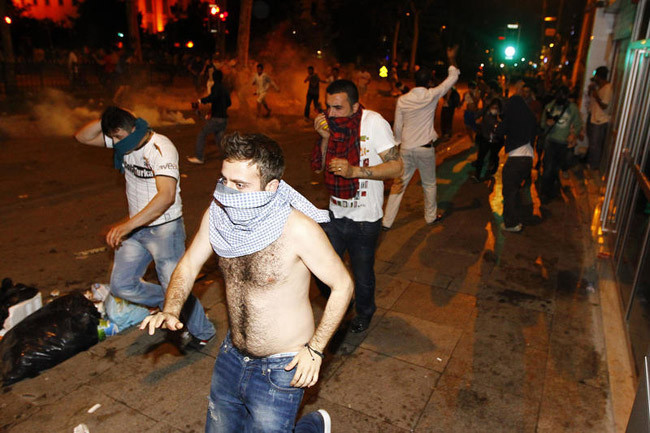 Taksim'de polis müdahale etmekten yorulunca... - Resim: 4