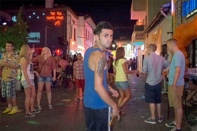 Türk garsonun öteki hayatı - Resim: 1