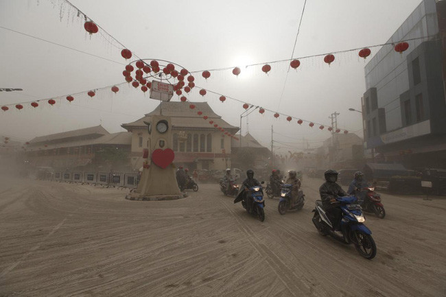 Gündüz vakti karanlığa gömüldüler - Resim: 1