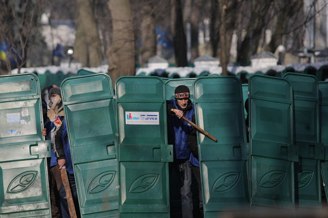 Ukrayna karıştı! 3 ölü - Resim: 1