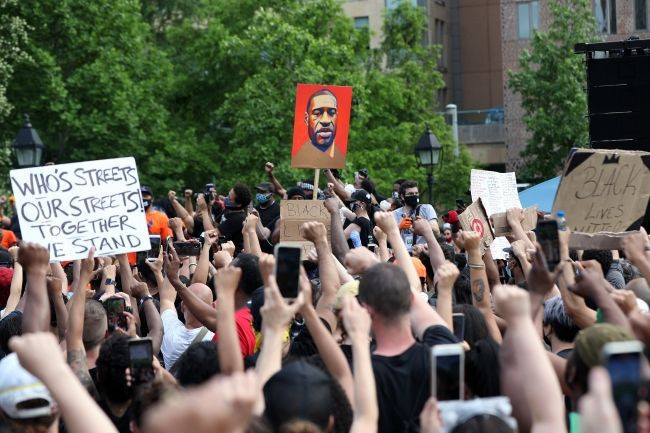 ABD'de tansiyon düşmüyor! Trump 10 bin asker gönderilmesi talebinde bulundu - Resim: 1