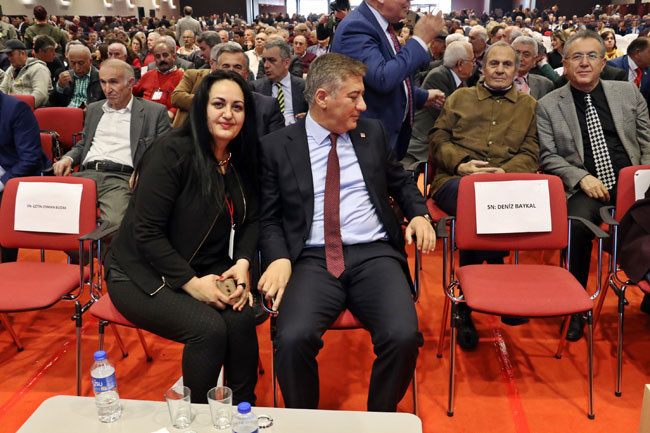 CHP Kongresinde Baykal’ın sandalyesi boş kaldı! - Resim: 6