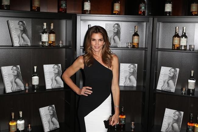 Güzellik uğruna neler yapıyorlar neler! - Resim: 2