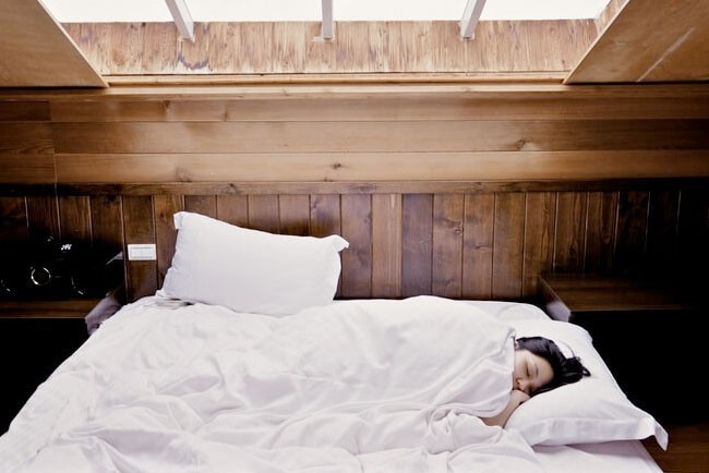 Her gece felç oluyoruz! Uykuda düşme hissi meğer... - Resim: 4