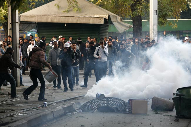 Tunus sokakları karıştı! - Resim: 3
