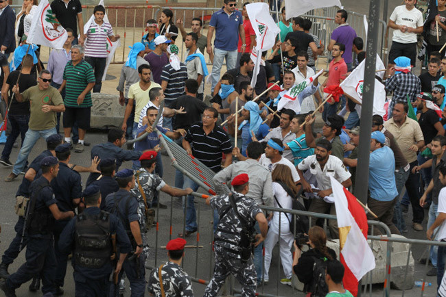 Lübnan'da olaylı cenaze - Resim: 2