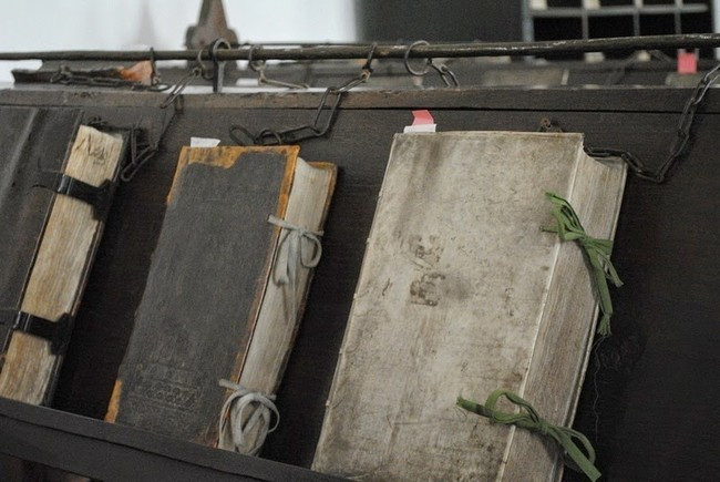 Bunu yapmak zorundalar işte zincirli kitapların sırrı! - Resim: 4