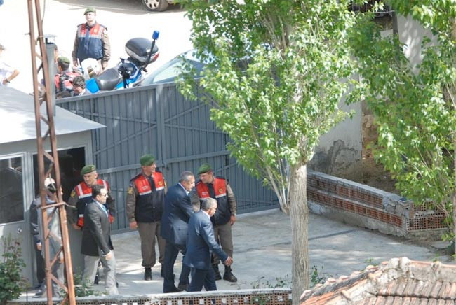 Mehmet Ağar cezaevine böyle girdi - Resim: 4