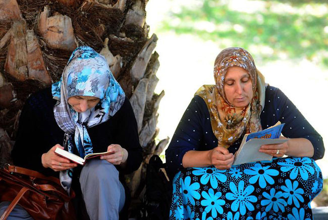 Öğrenciler içeride aileler kapıda ter döktü - Resim: 3