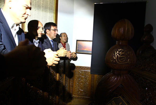 3 Bakan türbede o anları izledi - Resim: 2