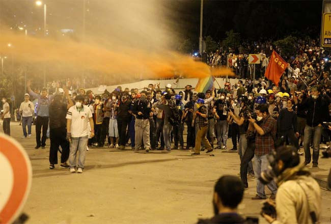 Dolmabahçe yine karıştı - Resim: 3