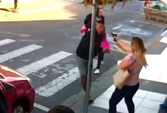 Silahlı gaspçıyı öldürdü, o görüntülerle kongre üyesi seçildi - Resim: 3