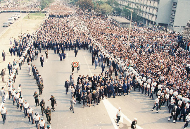 Özal'ın 6 fotoğrafı sitede - Resim: 2