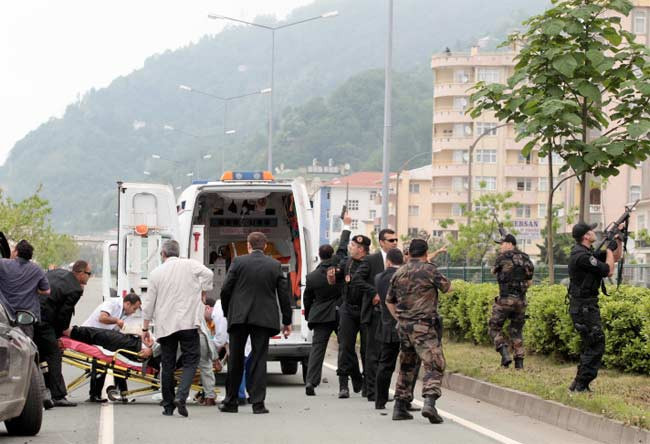 Başbakan'ın konvoyuna saldırı - Resim: 2