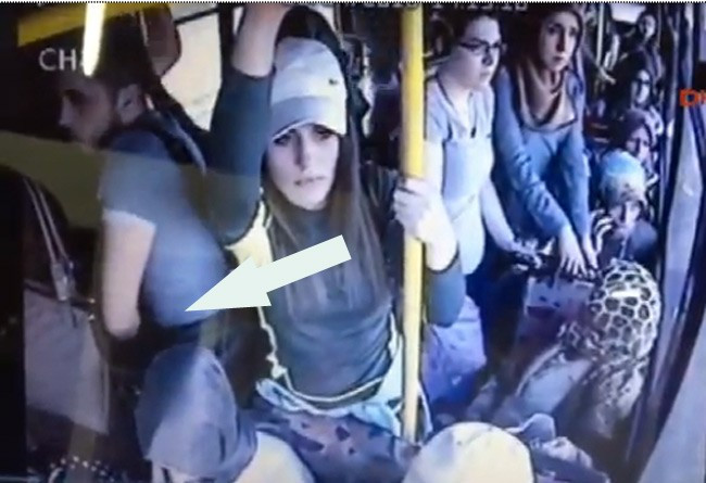 Halk otobüsünde taciz görüntüleri kadınlar fark edince... - Resim: 1