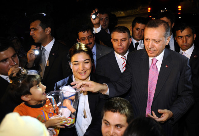 Erdoğan iftarını gecekonduda açtı - Resim: 2